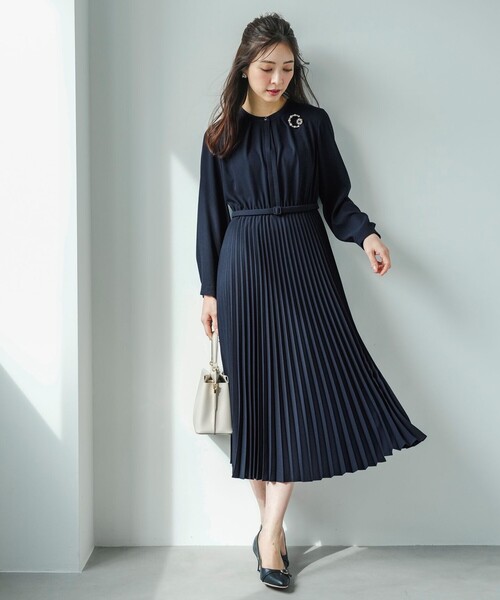 ANY SIS（エニィスィス）の「ノーブルプリーツ ワンピース（ワンピース・レディース・ベージュ系/ネイビー系・LARGE/MEDIUM/SMALL）」の8枚目の写真