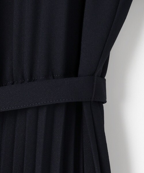 ANY SIS（エニィスィス）の「ノーブルプリーツ ワンピース（ワンピース・レディース・ベージュ系/ネイビー系・LARGE/MEDIUM/SMALL）」の18枚目の写真
