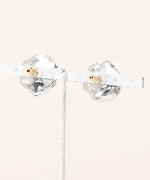 tone（トーン）の「【Lily accessory】フラワーピアス(MA)（ピアス（両耳用）・レディース・シルバー・FREE）」の5枚目の写真