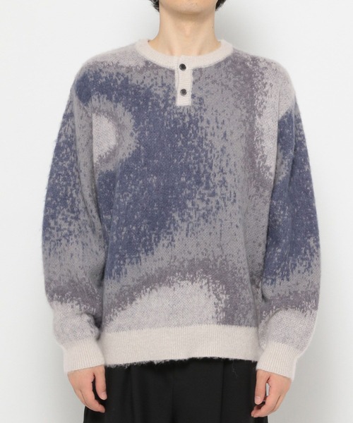 HARE（ハレ）の「グラデヘンリーネックニット(HARE)（ニット/セーター・メンズ・ブラック/グレー/レッド・FREE）」の16枚目の写真