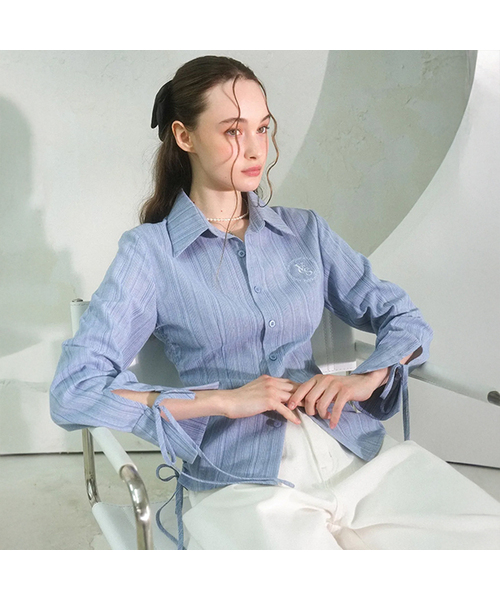 Vivacious（ビバシャス）の「Sweet Ribbon Shirring Shirt_5Colors（シャツ/ブラウス・レディース・ライトブルー/スカイブルー/ベージュ/ネイビー/ホワイト×ブルー・SMALL/MEDIUM）」の4枚目の写真