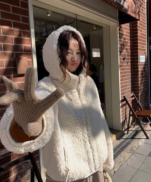 HALEY PESCA(ヘーリーペスカ)の「HALEY PESCA/フード付き もこもこムートンブルゾン(ブルゾン・レディース・アイボリー/ブラウン・MEDIUM/SMALL)」の3枚目の写真
