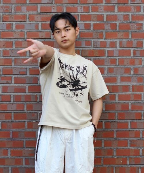 MOZMOZ(モズモズ)の「スパイダー オーバーサイズ ピグメント 半袖Tシャツ ベージュ(Tシャツ/カットソー・レディース・その他・M/XL/XXL)」の5枚目の写真