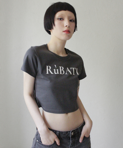 RUBATI（ルバティ）の「ロゴクロップTシャツ_チャコール（Tシャツ/カットソー・レディース・その他・size2/size1）」の2枚目の写真