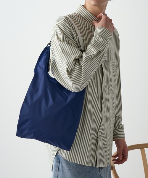 MAISON CLUB(メゾンクラブ)の「【MAISON CLUB】Ripstop Nylon 2way Shoulder Tote / リップストップナイロン2ウェイショルダートート(トートバッグ・メンズ・ベージュ/ネイビー・FREE)」の11枚目の写真