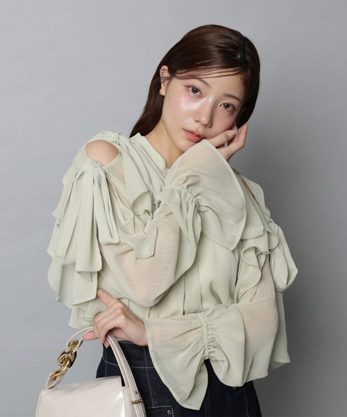 Apuweiser-riche(アプワイザーリッシェ)の「楊柳フリルブラウス(シャツ/ブラウス・レディース・オフホワイト/グリーン系その他2/ブラック系その他2/ピンク・1/2)」の3枚目の写真