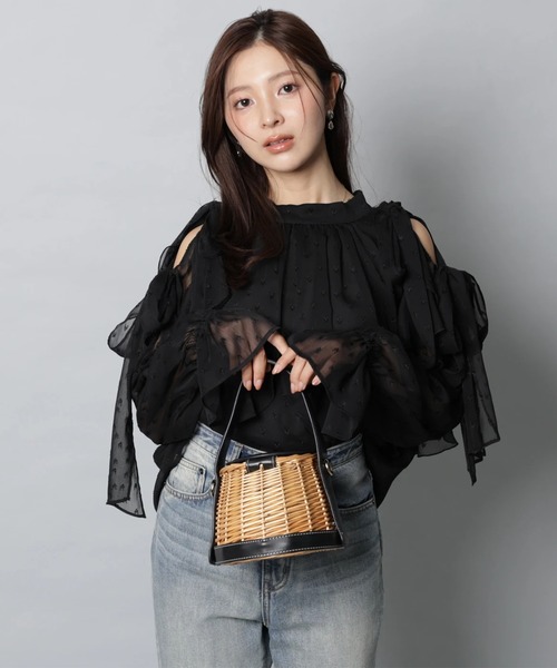 Apuweiser-riche(アプワイザーリッシェ)の「楊柳フリルブラウス(シャツ/ブラウス・レディース・オフホワイト/グリーン系その他2/ブラック系その他2/ピンク・1/2)」の7枚目の写真