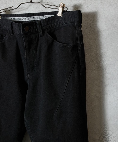 NUMBER (N)INE(ナンバーナイン)の「TAPERED SKINNY DENIM JEANS BLACK ONE WASH / テーパード スキニー デニム ブラック ジーンズ ワンウォッシュ(デニムパンツ・メンズ・ブラック・4/3/2)」の4枚目の写真