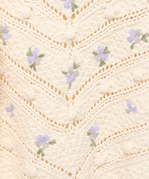 mysty woman（ミスティウーマン）の「花刺繍ケーブルニット 638052（ニット/セーター・レディース・アイボリー/ネイビー/ピンク・FREE）」の9枚目の写真