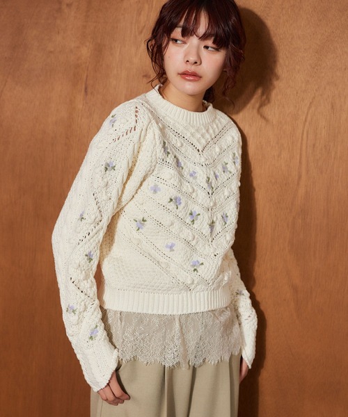 mysty woman（ミスティウーマン）の「花刺繍ケーブルニット 638052（ニット/セーター・レディース・アイボリー/ネイビー/ピンク・FREE）」の20枚目の写真