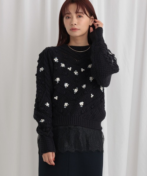 mysty woman（ミスティウーマン）の「花刺繍ケーブルニット 638052（ニット/セーター・レディース・アイボリー/ネイビー/ピンク・FREE）」の13枚目の写真