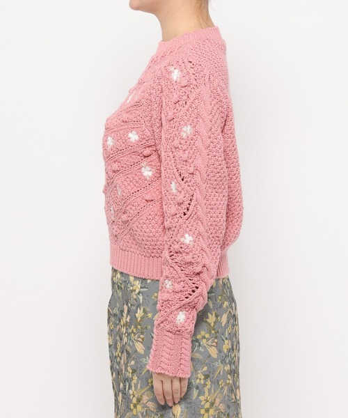 mysty woman（ミスティウーマン）の「花刺繍ケーブルニット 638052（ニット/セーター・レディース・アイボリー/ネイビー/ピンク・FREE）」の15枚目の写真
