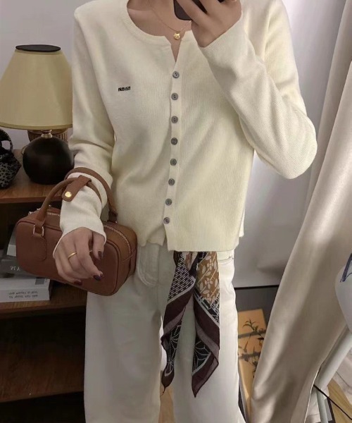 Ritzy(リッツィー)の「多ボタンデザインソフトニットトップス(カーディガン/ボレロ・レディース・ブラック/ベージュ/レッド/グレー・FREE)」の10枚目の写真