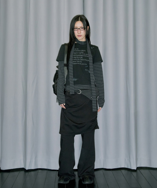 ODD STUDIO（オッドスタジオ）の「レイヤードストライプマフラーセットロングスリーブ - ブラック（Tシャツ/カットソー・レディース・ブラック・ONE）」の2枚目の写真