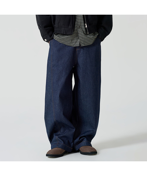 OWSA(オウサ)の「ステッチカーブワイドデニムパンツ 2カラー(デニムパンツ・メンズ・ブラック/ダークブルー・MEDIUM/X-LARGE/LARGE)」の1枚目の写真
