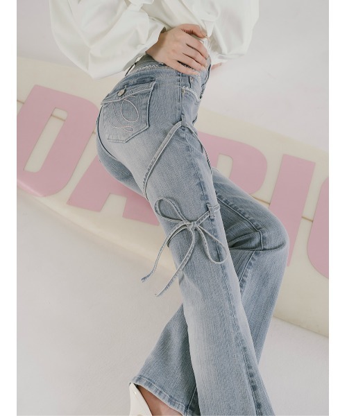 Darich（ダーリッチ）の「ピコレースハイウエストフレアデニム（デニムパンツ・レディース・ライトブルー・XS/S/M）」の3枚目の写真