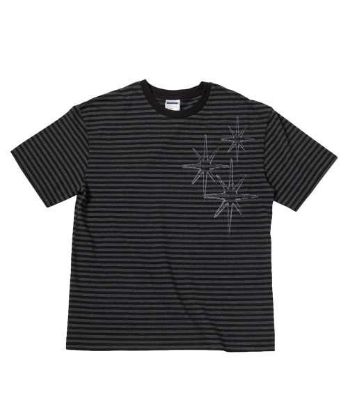UNTITLED SEOUL(アンタイトル ソウル)の「アンタイトル ステリナイト スモールストライプショートスリーブ ブラックチャコール(Tシャツ/カットソー・メンズ・その他・MEDIUM/LARGE/X-LARGE)」の2枚目の写真