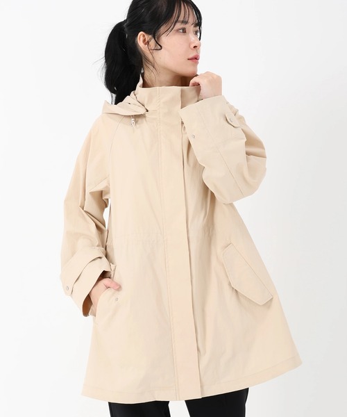 STRAWBERRY-FIELDS(ストロベリーフィールズ)の「テクノタフタ_ミディ丈2WAYマウンテンパーカー(マウンテンパーカー・レディース・ブルー/ベージュ/ネイビー・2)」の4枚目の写真