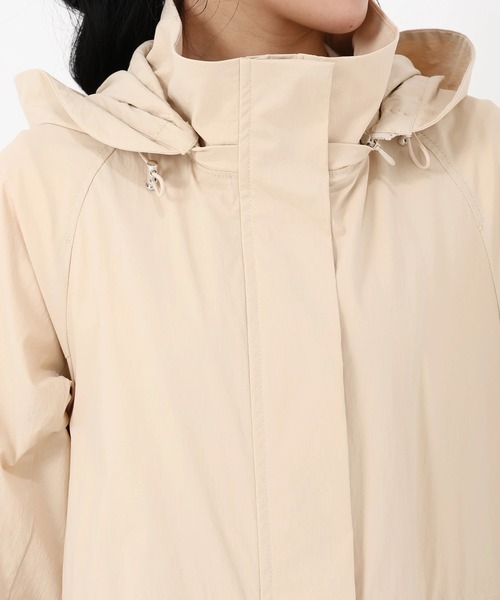 STRAWBERRY-FIELDS(ストロベリーフィールズ)の「テクノタフタ_ミディ丈2WAYマウンテンパーカー(マウンテンパーカー・レディース・ブルー/ベージュ/ネイビー・2)」の7枚目の写真