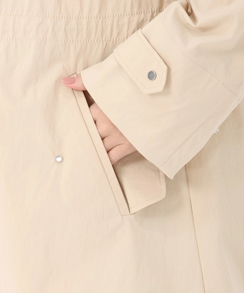 STRAWBERRY-FIELDS(ストロベリーフィールズ)の「テクノタフタ_ミディ丈2WAYマウンテンパーカー(マウンテンパーカー・レディース・ブルー/ベージュ/ネイビー・2)」の11枚目の写真