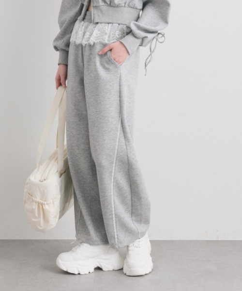 OLIVE des OLIVE（オリーブデオリーブ）の「【セットアップ対応】ウエストフリルバレルレッグパンツ（スウェットパンツ・レディース・トップグレー/ネイビー/ピンク・FREE）」の2枚目の写真