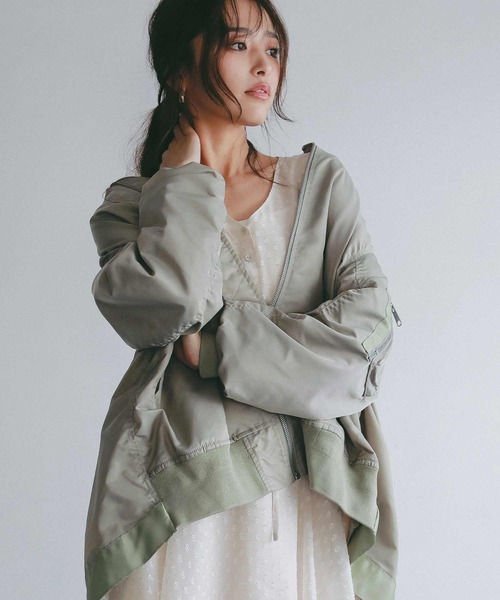 AJUGA.(アジュガ)の「ロングシルエット MA-1ブルゾン(MA-1・レディース・カーキ/オフホワイト・FREE)」の1枚目の写真