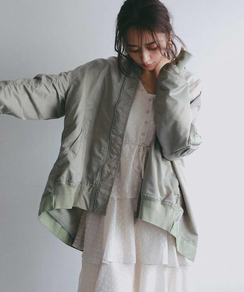AJUGA.(アジュガ)の「ロングシルエット MA-1ブルゾン(MA-1・レディース・カーキ/オフホワイト・FREE)」の5枚目の写真
