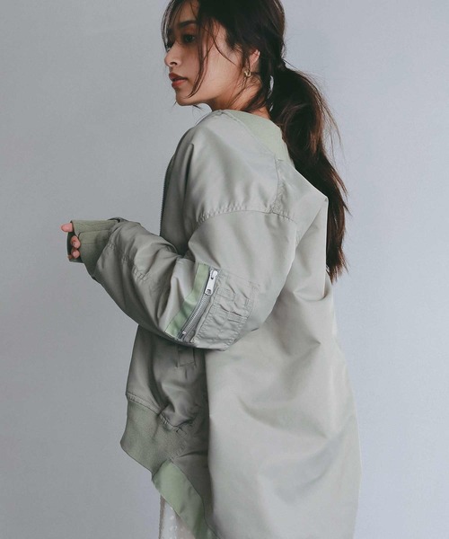 AJUGA.(アジュガ)の「ロングシルエット MA-1ブルゾン(MA-1・レディース・カーキ/オフホワイト・FREE)」の8枚目の写真