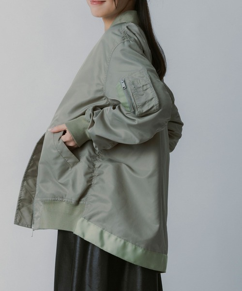 AJUGA.(アジュガ)の「ロングシルエット MA-1ブルゾン(MA-1・レディース・カーキ/オフホワイト・FREE)」の19枚目の写真