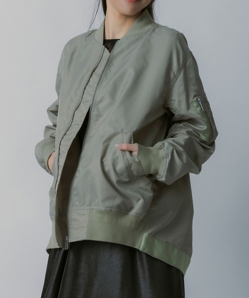 AJUGA.(アジュガ)の「ロングシルエット MA-1ブルゾン(MA-1・レディース・カーキ/オフホワイト・FREE)」の17枚目の写真