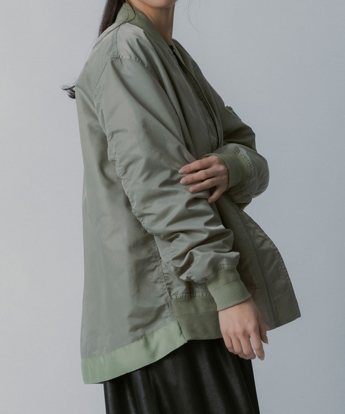 AJUGA.(アジュガ)の「ロングシルエット MA-1ブルゾン(MA-1・レディース・カーキ/オフホワイト・FREE)」の20枚目の写真