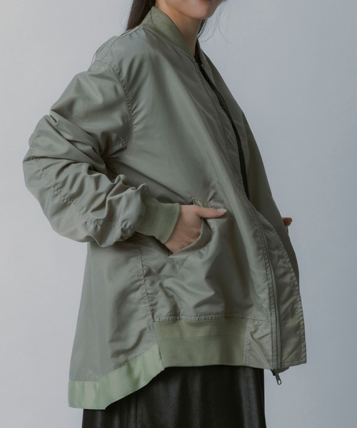 AJUGA.(アジュガ)の「ロングシルエット MA-1ブルゾン(MA-1・レディース・カーキ/オフホワイト・FREE)」の22枚目の写真