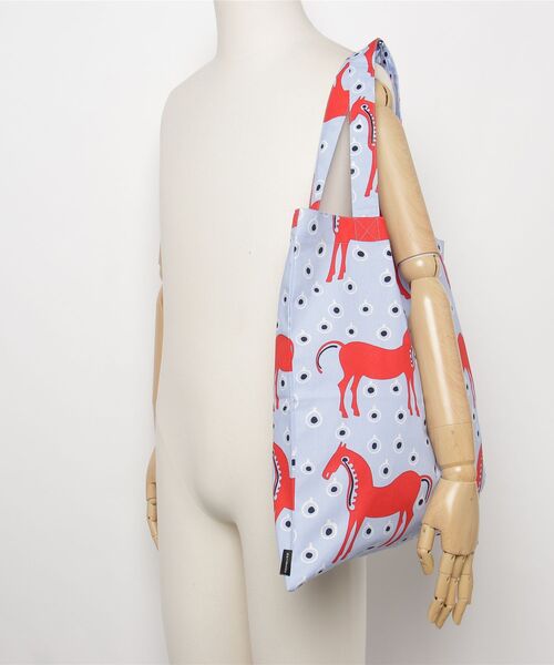 marimekko（マリメッコ）の「Musta Tamma / tote bag 44x43cm（トートバッグ・レディース・レッド・FREE）」の5枚目の写真