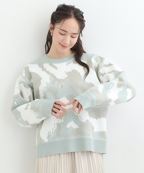 SHOO・LA・RUE(シューラルー)の「【洗濯機可/S-LL】1枚で華やかに ラメ入りニュアンス柄ニット(ニット/セーター・レディース・グリーン系/ライトグレー/ベージュ・03/02/01/04)」の5枚目の写真