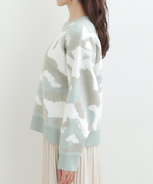 SHOO・LA・RUE(シューラルー)の「【洗濯機可/S-LL】1枚で華やかに ラメ入りニュアンス柄ニット(ニット/セーター・レディース・グリーン系/ライトグレー/ベージュ・03/02/01/04)」の18枚目の写真