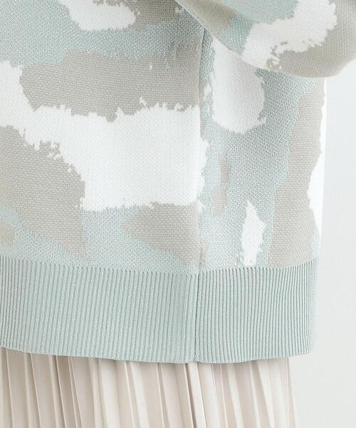 SHOO・LA・RUE(シューラルー)の「【洗濯機可/S-LL】1枚で華やかに ラメ入りニュアンス柄ニット(ニット/セーター・レディース・グリーン系/ライトグレー/ベージュ・03/02/01/04)」の4枚目の写真