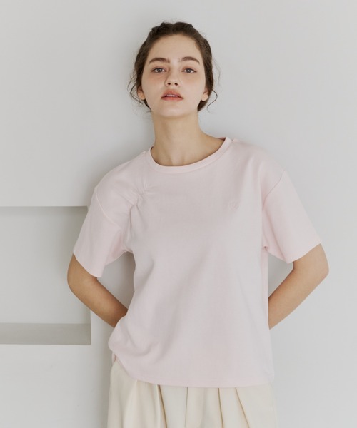 OLUN(オルン)の「"OLUN" logo gathered t-shirt/"OLUN"ロゴ刺繍ギャザーTシャツ(Tシャツ/カットソー・レディース・アイボリー/ピンク・SMALL/MEDIUM)」の21枚目の写真