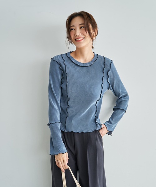 STYLE DELI(スタイルデリ)の「メロウリブ◆微光沢プリーツ調ライントップス(Tシャツ/カットソー・レディース・ホワイト/ブラック/ブルー・MEDIUM)」の1枚目の写真