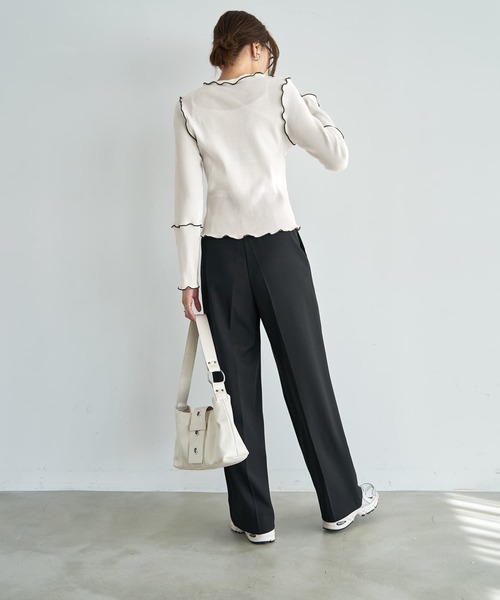 STYLE DELI(スタイルデリ)の「メロウリブ◆微光沢プリーツ調ライントップス(Tシャツ/カットソー・レディース・ホワイト/ブラック/ブルー・MEDIUM)」の19枚目の写真