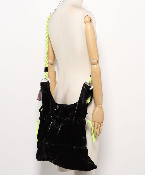 cheek(BAG)(チーク)の「tiered code one shoulder / ワンショルダーバッグ(ショルダーバッグ・レディース・ブラック/グレー/ピンク/カーキ・FREE)」の9枚目の写真