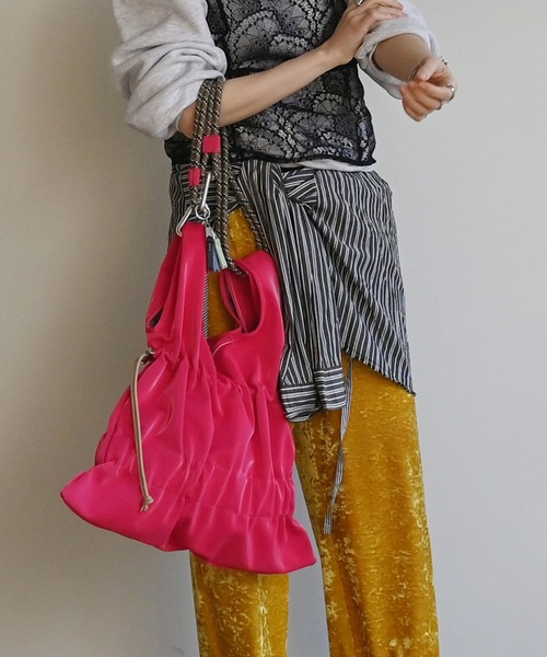 cheek(BAG)(チーク)の「tiered code one shoulder / ワンショルダーバッグ(ショルダーバッグ・レディース・ブラック/グレー/ピンク/カーキ・FREE)」の4枚目の写真