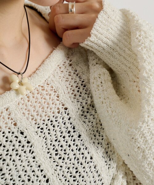 w closet（ダブルクローゼット）の「【5色展開】ラメメッシュドロストニット（ニット/セーター・レディース・グリーン/イエロー/グレー/オフホワイト/ピンク・FREE）」の11枚目の写真