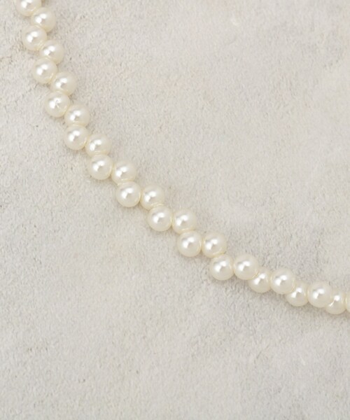 OPAQUE.CLIP（オペークドットクリップ）の「フェイクパールビーズスライドネックレス（ネックレス・レディース・オフホワイト/ブラック・00）」の4枚目の写真