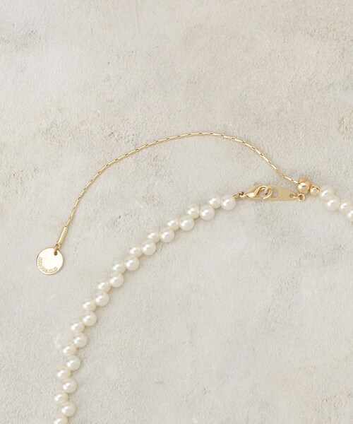 OPAQUE.CLIP（オペークドットクリップ）の「フェイクパールビーズスライドネックレス（ネックレス・レディース・オフホワイト/ブラック・00）」の5枚目の写真