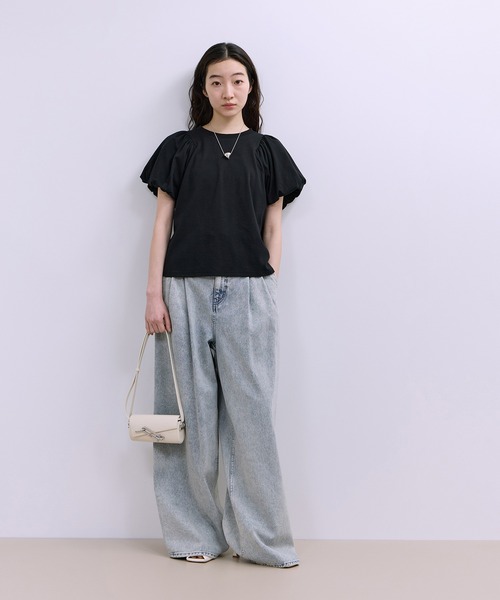 ADAM ET ROPE'(アダムエロペ)の「【WEB限定】パフスリーブプルオーバー(Tシャツ/カットソー・レディース・オフホワイト/ブラウン系その他/ブラック・FREE)」の5枚目の写真