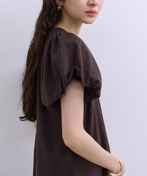 ADAM ET ROPE'(アダムエロペ)の「【WEB限定】パフスリーブプルオーバー(Tシャツ/カットソー・レディース・オフホワイト/ブラウン系その他/ブラック・FREE)」の9枚目の写真
