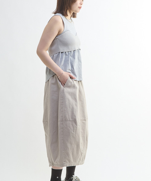 CONVERSE TOKYO（コンバーストウキョウ）の「VINTAGE-LIKE BARREL SKIRT（スカート・レディース・ブラック/グレー・FREE）」の4枚目の写真