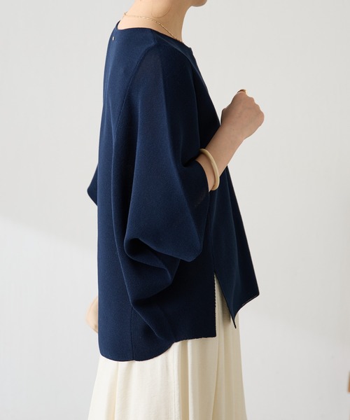 COLLAGE GALLARDAGALANTE（コラージュガリャルダガランテ）の「変形ドルマンシアーニット/WEB限定カラー展開（Tシャツ/カットソー・レディース・ネイビー/ブラック/ホワイト/ブルー・FREE）」の21枚目の写真