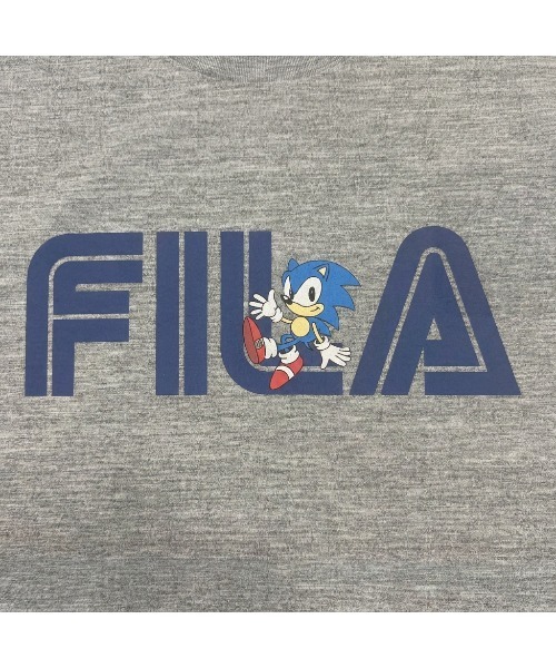 FILA(フィラ)の「S/S TEE / SEGA×FILAロゴプリントTシャツ(Tシャツ/カットソー・メンズ・グレー/ホワイト・M/S/XL/L)」の7枚目の写真