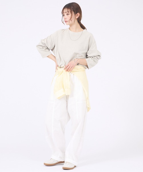 abahouse mavie(アバハウスマヴィ)の「【バックロゴ】ラグランプルオーバー(Tシャツ/カットソー・レディース・ベージュ/オフホワイト/チャコールグレー・フリー)」の14枚目の写真
